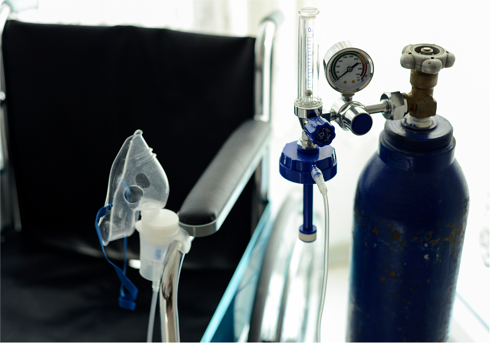 酸素ボンベ